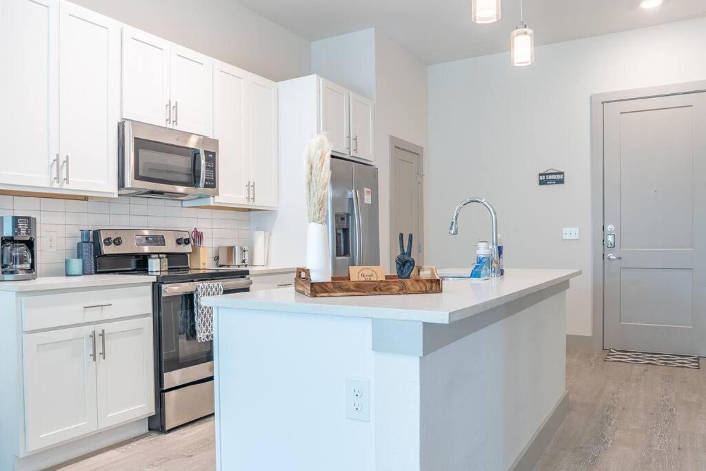 Beautiful Riverwalk Apt With Full Amenities, King Bed & Free Parking San Antonio Exterior photo