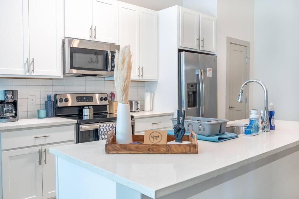 Beautiful Riverwalk Apt With Full Amenities, King Bed & Free Parking San Antonio Exterior photo