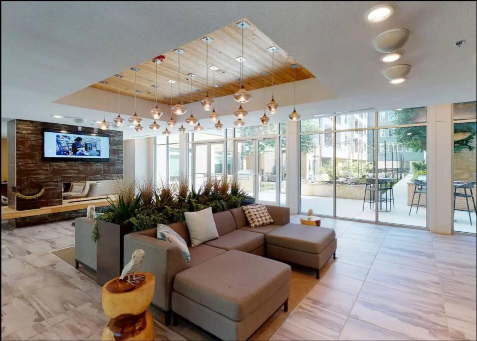 Beautiful Riverwalk Apt With Full Amenities, King Bed & Free Parking San Antonio Exterior photo