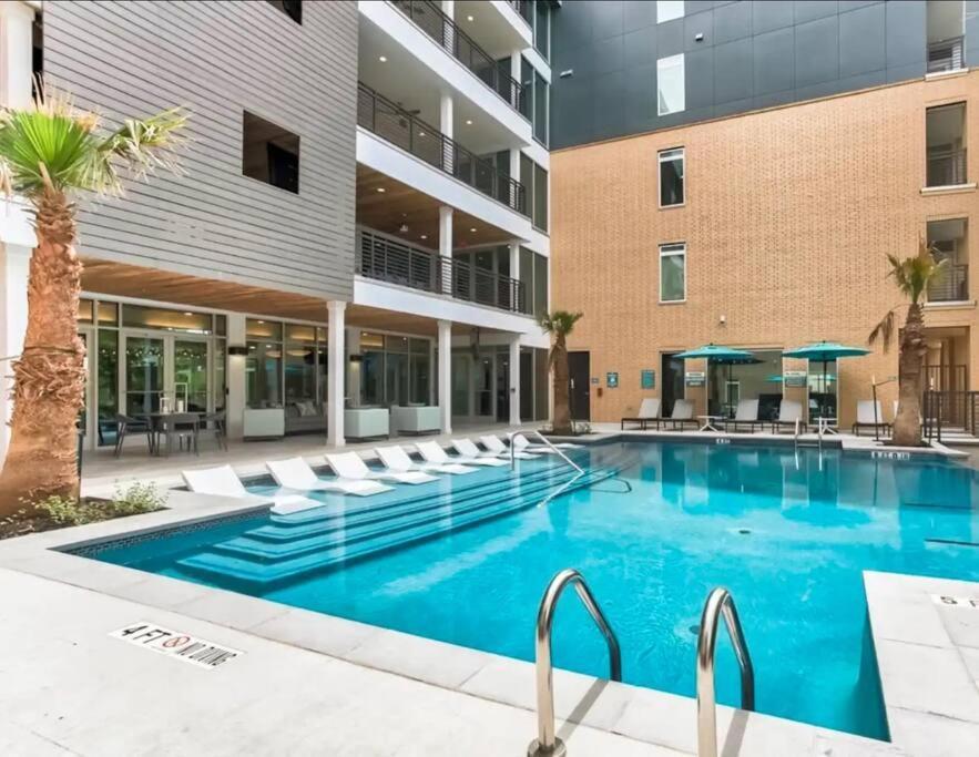 Beautiful Riverwalk Apt With Full Amenities, King Bed & Free Parking San Antonio Exterior photo