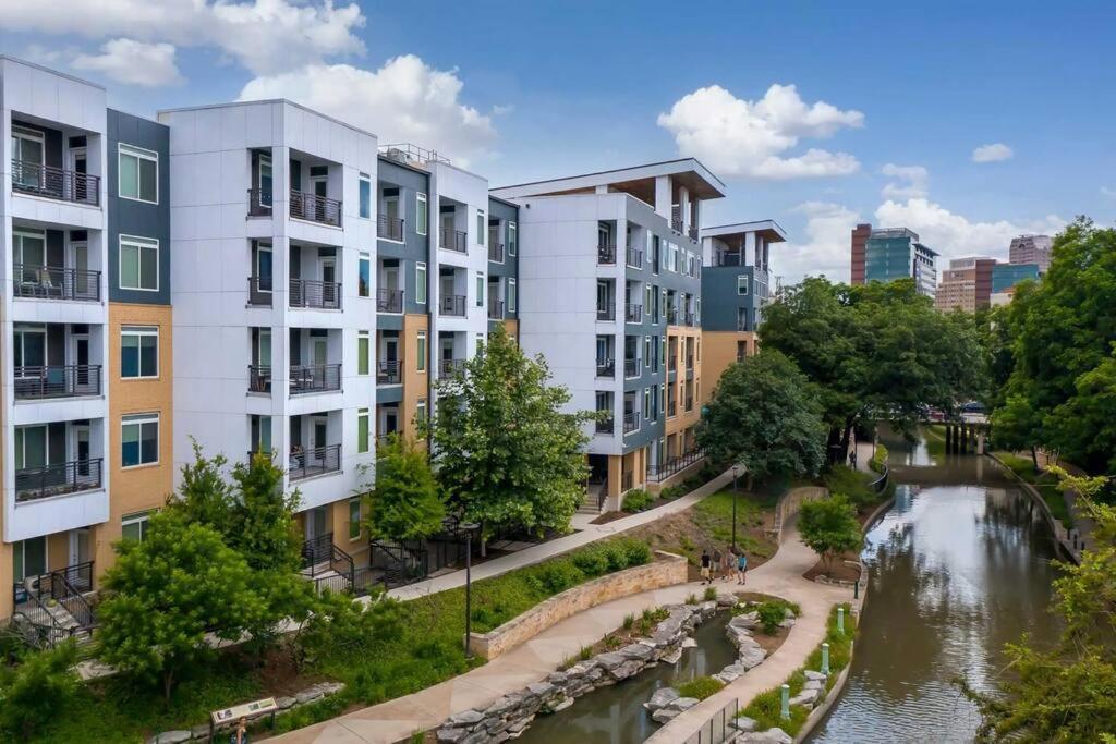 Beautiful Riverwalk Apt With Full Amenities, King Bed & Free Parking San Antonio Exterior photo