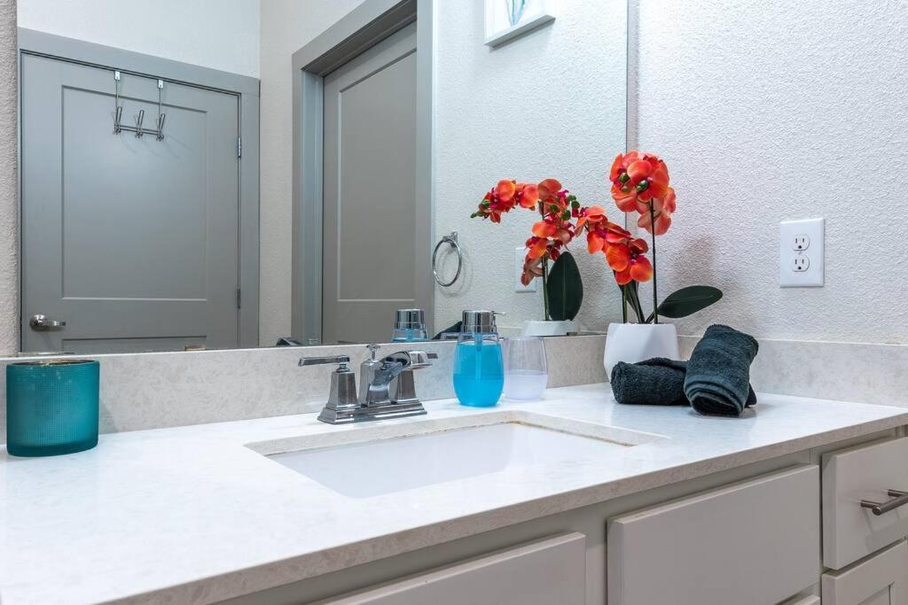 Beautiful Riverwalk Apt With Full Amenities, King Bed & Free Parking San Antonio Exterior photo