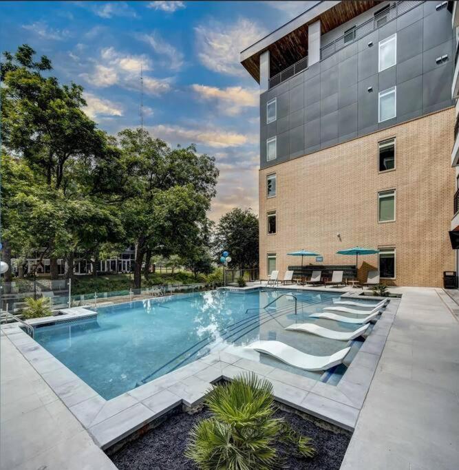 Beautiful Riverwalk Apt With Full Amenities, King Bed & Free Parking San Antonio Exterior photo